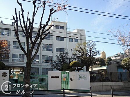 大阪市立新東淀中学校 徒歩19分。 1470m