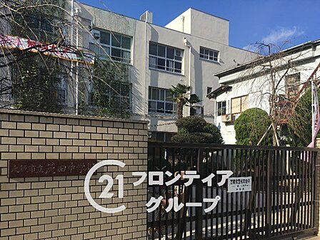 大阪市立茨田中学校 徒歩3分。 220m
