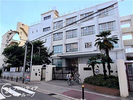 大阪市立放出小学校 徒歩4分。 310m