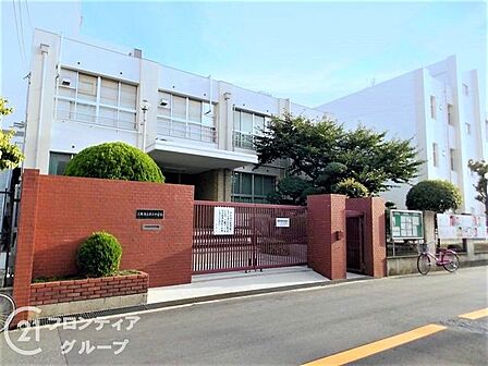 大阪市立放出中学校 徒歩12分。 890m