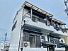 外観：青空の下でひときわ映える爽やかなホワイトカラーの外観が特徴的な住まいです！細部まで大切に維持されてきたことが伝わる端正な佇まいが、豊かな暮らしの始まりを告げます