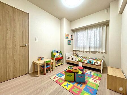 【配置してある家具や小物はCGによるイメージです】【Bedroom】居室