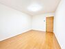 洋室：【画像処理技術で家具を消し、空室イメージを再現しています】【Bedroom】居室
