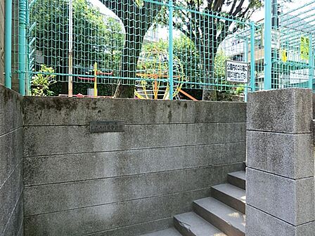 しらゆり児童遊園まで約574m