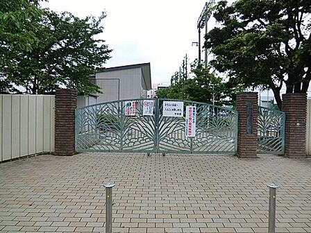 戸田市立新曽中学校まで約1165m