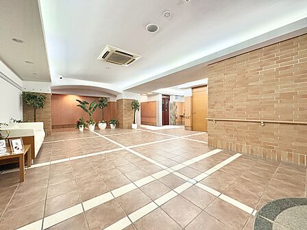 【Entrance hall】エントランスホール