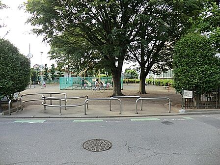 越戸公園まで約379m