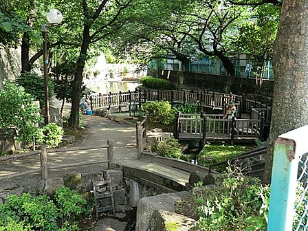 氷川つり堀公園まで約321m