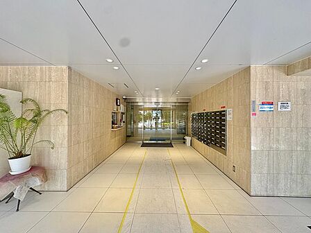 【Entrance hall】エントランスホール