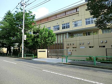 練馬区立豊玉南小学校まで約332m