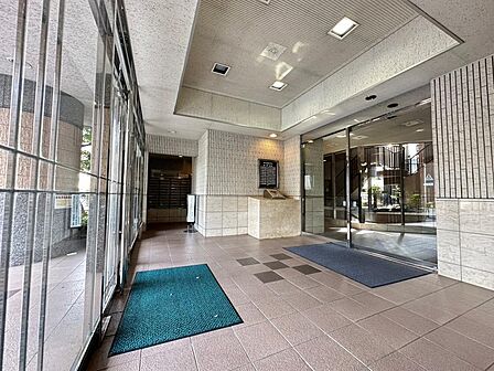【Entrance hall】エントランスホール