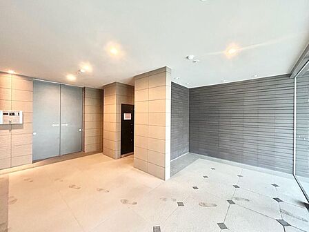 【Entrance hall】エントランスホール