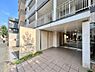 エントランス：「AI加工により、空を晴天にしております」【Entrance】エントランス
