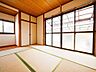 設備：日差しがたっぷり差し込む和室♪