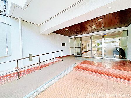【エントランス】来客時にも好印象を与えるエントランスデザイン。