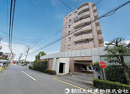 【外観】存在感あるフォルム。駅近RC・SRC階建てのマンションです。