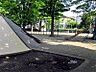 周辺：もくれん公園：築山は登りがいがありそうです。 290m
