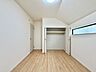 子供部屋：〈5.25帖〉ハンガーパイプ付きの収納は、「たたまない収納」を実践し、効率よく衣類を収納することができます♪