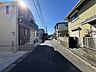 外観：周辺は閑静な住宅街でありながら、柏ICまで車で約12～15分。常磐自動車道や国道6号へ出る県道にも近く、車通勤やレジャー面でも◎