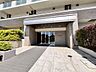 外観：ゆとりあるアプローチが魅力の、品のあるマンションエントランス♪