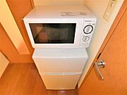 電子レンジ・２ドア冷蔵庫を完備です。