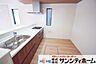 キッチン：作業スペースや収納をしっかり確保したシステムキッチンを採用。
