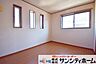 子供部屋：ベッドや学習机を置いても十分な広さがございます。