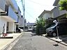 外観：前面道路を含む現地：令和８年８月２４日撮影