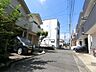 外観：前面道路を含む現地：令和８年８月２４日撮影