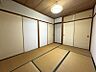 室内：和室の扉を開ければキッチンやリビングから目が届く間取りです。