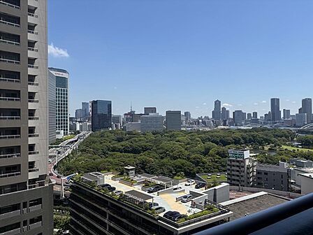 バルコニーからの眺望 浜離宮 東京スカイツリーが臨めます