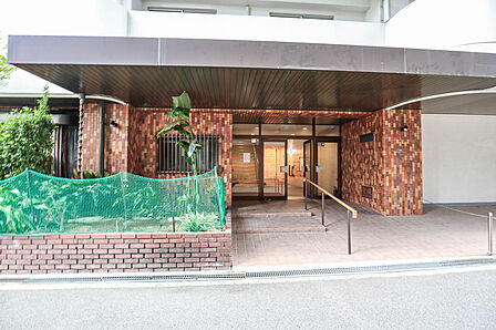 長堀通りに面したマンションです