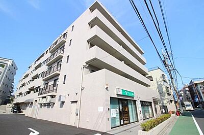 外観：7階建2階南東向き住戸のため陽当り良好　3駅利用可能　オートロック完備　新規内装リノベーション　住宅ローン減税適合物件