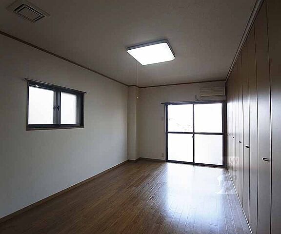 寝室