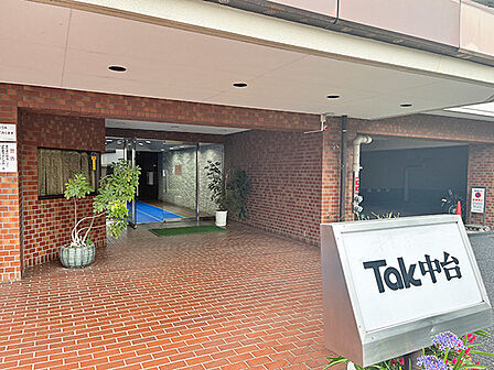 周辺には日常に必要な食料品の調達や急なお買い物にも便利な商業施設があるので助かります!
