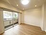 洋室：朝の光が心地よい、東向き約5.5帖のお部屋です。