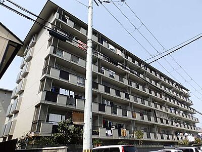 外観:千里丘ビューハイツの外観(南東側から)3階、角部屋住戸につき採光、通風良好!複数沿線利用可能の好立地!空家につき即日内覧可能!お気軽にお問い合わせください! 外観:千里丘ビューハイツの外観(南東側から)3階、角部屋住戸につき採光、通風良好!複数沿線利用可能の好立地!空家につき即日内覧可能!お気軽にお問い合わせください!