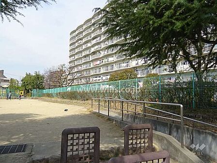 南には大きな公園があり、お子様も思いっきり体を動かすことができます!東奈良小学校徒歩10分、天王中学校徒歩13分!子育てがしやすい住環境です!