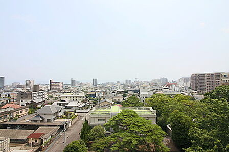 バルコニーからは別府湾が望め、花火大会も楽しめます。