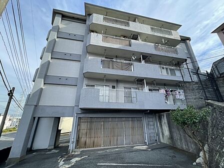 西鉄バス「折戸口団地前停」まで徒歩約1分の立地です。