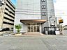 エントランス：小学校中学校も徒歩約10分でお子様の通学に安心ですね　
