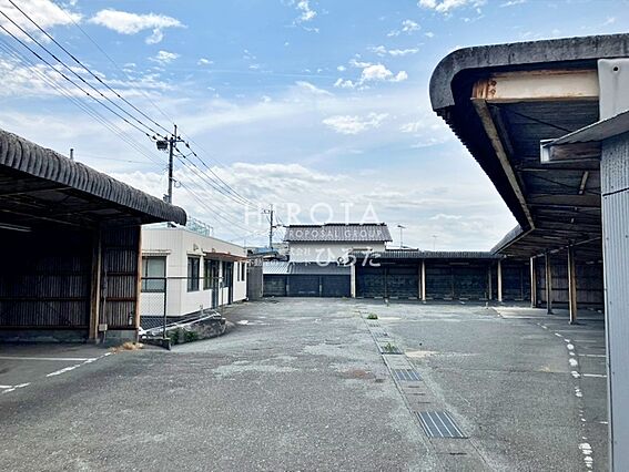 付属建物：車庫...