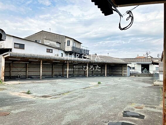 付属建物：車庫...