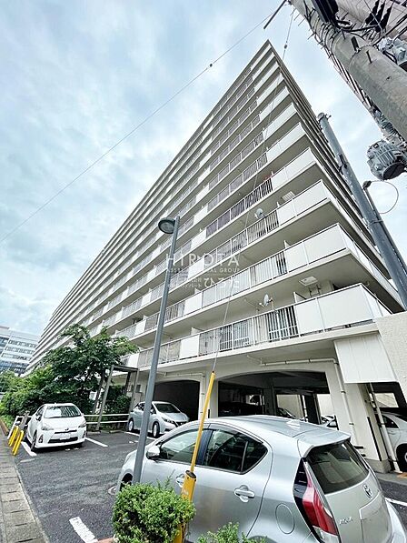 スーパーも近くコンビニ、バス停もあり便利です。