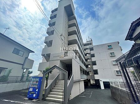 都市高速入口近くで車での移動が便利な立地ですよ　