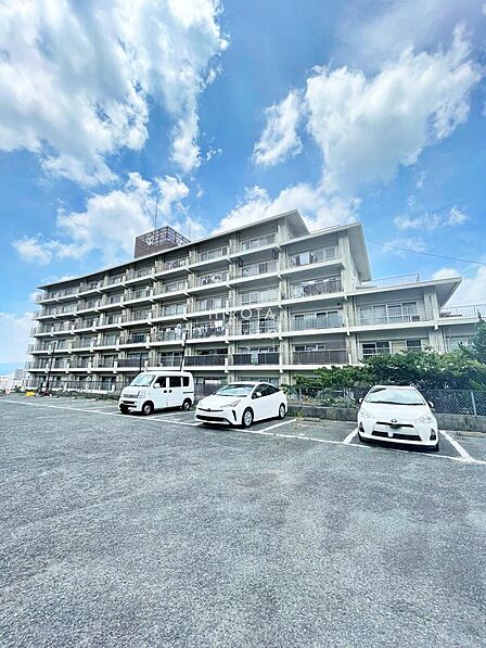 マンションの外観になります。