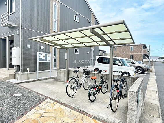 屋根付き駐輪場...