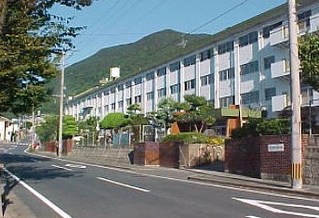 北九州市立大里南小学校（902m）