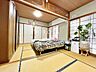 和室：ふすまを外して12畳の広々寝室にできます。