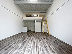 ガレージハウス青葉 102 2階ワンルームのリビング/ダイニング